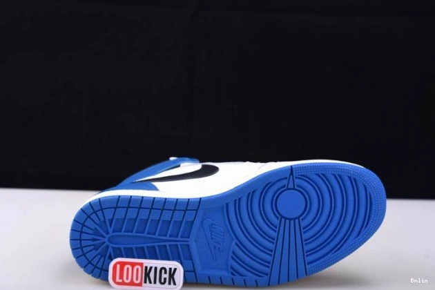 Boostmaster lin Travis 1 DH3227-105 White and Scott Jordan Blue Air 0803